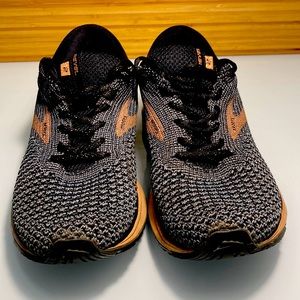Women’s Brooks Revel 2 size 9.5